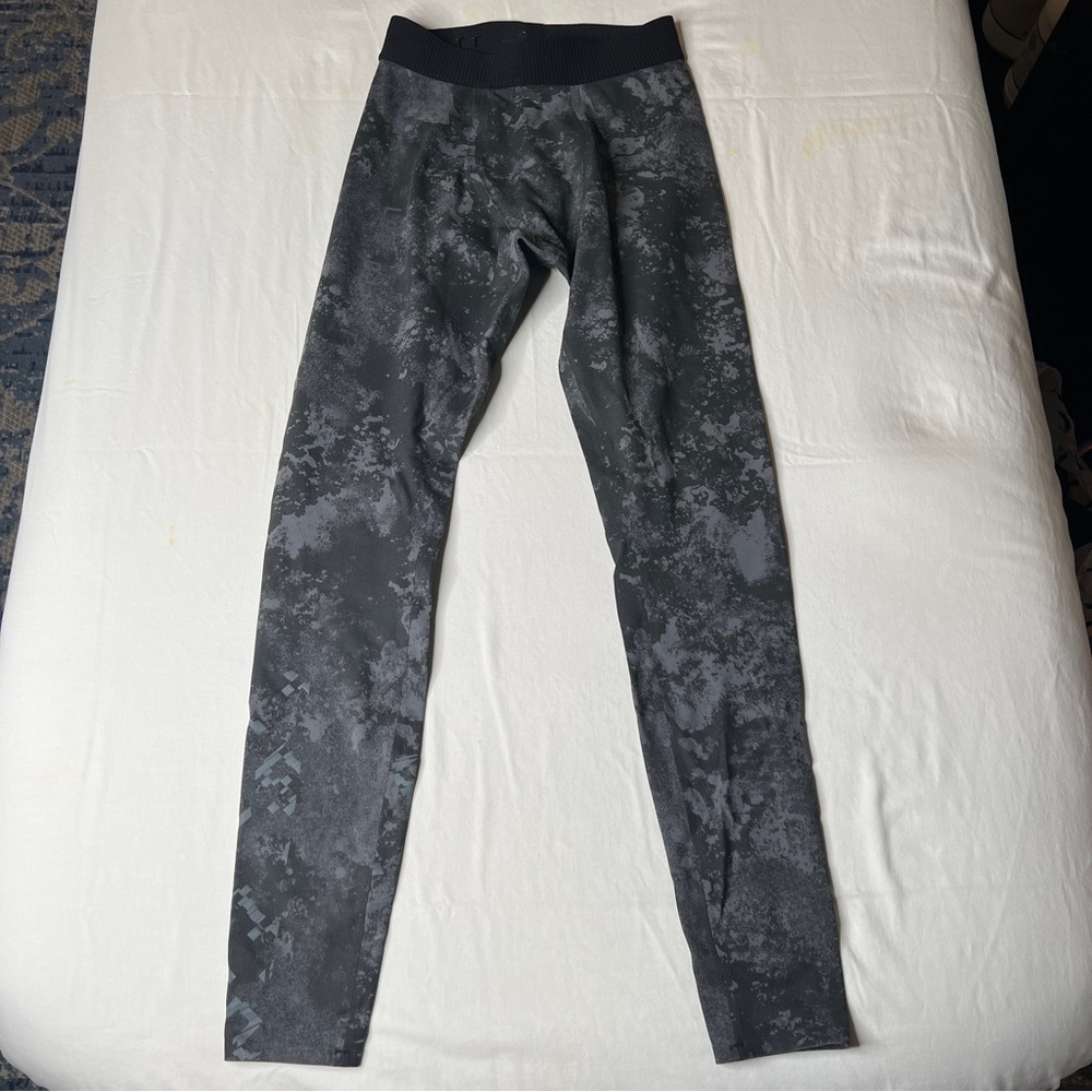 Lululemon license to train ltt tight 27" size small mens tactile print black